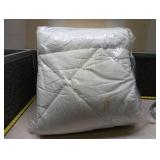 Queen Size White Down Alternative Comforter - Retail: $35