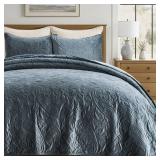 EverGrace Luxury Pearl Velvet Quilt Set Queen Size 3 Pieces, Soft Paisley-Stitch Velvet Comforter Set with Pillow Shams, Lightweight Bedspread Coverlet Bedding Set, Stormy Blue