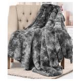 Everlasting Comfort Soft & Comfortable Gray Faux Fur Throw Blanket for Couch - (50x65) Minky & Fluffy Fall Blankets & Throws, Plush Fuzzy Cover for Bed, Sofa & Living Room - Cozy Home Decor