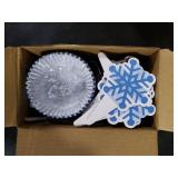 Vesici Bulk Pcs Winter Christmas Cupcake Liners Snowflake Cupcake Toppers Picks Snowflakes Pattern Baking Cups Blue Cake Wrappers Muffin Liners for Xmas Holiday Winter Party Supplies