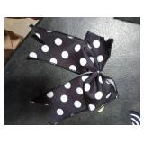 Janinka 8pcs Black And White Bows