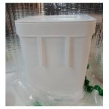Compost Bin Indoor Kitchen Sealed, Hanging Small Trash Can with Lid Under Sink for Kitchen, Food Waste Bin for Countertop, Mountable Garbage Can for Bathroom, RV, 5L/1.3 Gal, White. 1 Pack. - Retail: 