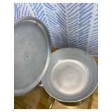 Universal (Professional Large) Caldero 32 Cups - 11.6 QT / 11 L, Stainless Aluminum Pot, Even Heat Distribution and Fast Cooking Dutch Oven Pot, Ergonomic Handles, Ideal for Rice, and French Fries