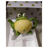 Adorable Toby the Toad/Frog Teapot For Kitchen Decor, Green, 32 oz