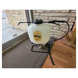 Round Up backpack sprayer