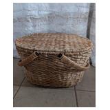 Handwoven Natural Seagrass Basket with Lid