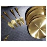GRETJOB 12 Pcs Pizza Pan Riser Stand Set, 4 Metal Pizza Table Stands + 4 Nonstick Pizza Pans + 4 Pie Servers, Gold Pizza Rack & Tray for Baking, Dessert, Cheese, Party, and Restaurant Use (Gold)