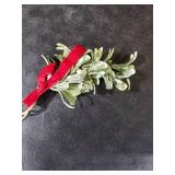 Mistletoe Christmas Decor, Artificial Fake Hanging Mistletoe Picks with Velvet Bow Berries,Like Real Christmas Kissing Ball Ornaments for Kitchen Doorway Tree Decorations (White) (1)