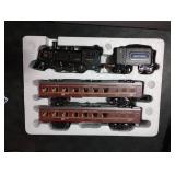 Hot Bee Train Set, Train Toys with Luxury Tracks & Glowing Passenger Cars, Metal Toy Train with Smoke, Sound and Light, Toddler Model Train Set for 3 4 5 6 7+ Years Old Boys Gifts Kids