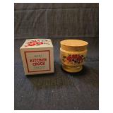 Avon Kitchen Crock Fragrance Candelette with Box