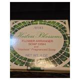 Avon Hostess Blossoms Flower Arranger Soap Dish Set