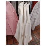 APPEARS NEW - Chef Designs Professional White Chef Coat XL-RG (3 Pack)