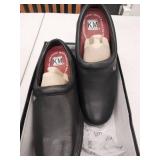 APPEARS NEW - Kingston McKnight Professional Slip-Resistant Clogs Black Size 11.5