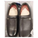 APPEARS NEW - Kingston Meridian KM1700-M Professional Clogs Black Size 8