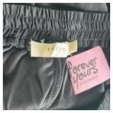 Womenâs Name Brand Size Small Short Collection