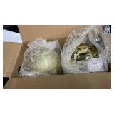 XmasExp 6in Large Christmas Ornaments Christmas Ball Ornaments Giant Tree Decoration Shatterproof Decorative Hanging Balls for Holiday Party Decor (Gold, 2pcs)