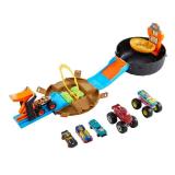 Hot Wheels Toy Monster Trucks Playset, Tire-Shaped Case Transforms into Race Course, 3 Trucks and 4 Cars in 1:64 Scale, Stunt Tire (Amazon Exclusive)??