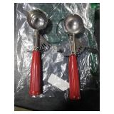 TOP KITCHEN Commercial-Grade Ice Cream Scooper 1.33 oz, 18/8 Stainless Steel Cookie Scoop with Plastic Handle, Portion Control Disher Scoop for Bakeries, Restaurants & Dessert Shops, #24, Red. ONE SCO