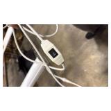 Elite screens Roll out projecter screen 104â - Retail: $1,300