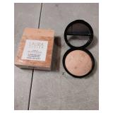 Laura Geller Beauty Baked Balance-n-Glow Illuminating Foundation - Retail: $38