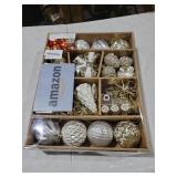 Alupssuc 82pcs Christmas Balls Ornaments Set, Delightful Classic Gift Set, Shatterproof Plastic Decor for Xmas Tree Holiday Wedding Party Decorations with Hanging Strings, Gold and White