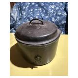 FAVORITE NO.9 CAST IRON DUTCH OVEN /LID #9...............GAR