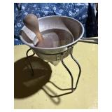 COLINDER, STAND, WOOD MASHER