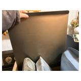 BAKING PANS/ 9X13/MUFFIN/COOKIE SHEETS.........................KCHN