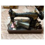 Antique Singer sewing machine in portable case - NBD