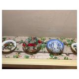 4 decor plates with wall rack -- KCHN