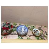 4 decor plates with wall rack -- KCHN