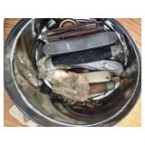 MISCELLANEOUS POCKET KNIVES IN TIN