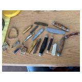 MISCELLANEOUS POCKET KNIVES IN TIN