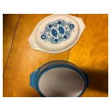 BLUE/WHITE PYREX BOWL WITH LID................DR