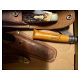 SCHRADE/ UNCLE HENRY/MISC KNIVES........................DR