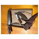5 HUNTING KNIVES.................DR