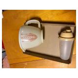 TUPPERWARE 8C MEASURING CUP/SHAKER.......................DR