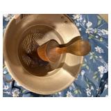 COLINDER, STAND, WOOD MASHER