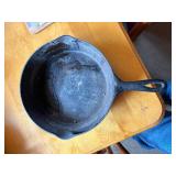 Wagnerware Sydney cast iron skillet - #8 -- DR