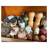 Flat of salt & pepper shakers -- DR