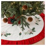 Vertintong 48 Inches Velvet Christmas Tree Skirt Rustic Red Green Embroidered Holly Style Fur Plush Tree Skirt Luxury Xmas Skirts for Merry Christmas Party Vintage Holiday Decorations