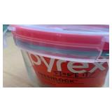Pyrex Freshlock 4-Cup Round Storage Container