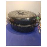Black Enamel Oval Roasting Pan with Lid