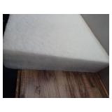 4 pieces of foam, size 37x26 inches - Retail: $80