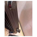 1 500-Watt Oil-Filled Radiant Electric Space Heater with Thermostat - Retail: $65