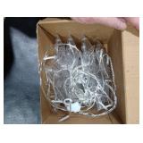 Christmas Snowflakes Window Lights, 5 Pack 72 LEDs Waterproof Hanging Battery Operated Christmas Decoration with Timer for Indoor Outdoor Xmas Home Winter Party Patio Bedroom Decor, Warm White