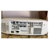 Panasonic PT-EZ580L LCD Projector *lens won´t focus can´t see screen ITR80