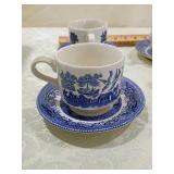 Vintage Churchill est1795 Blue Willow Tea Cup and Saucer Set set of 4