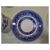 Vintage Churchill est1795 Blue Willow Tea Cup and Saucer Set set of 4