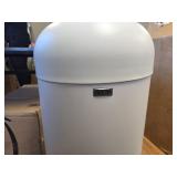 $200 WHITE 71 L / 18.8 gal Commercial Trash Can, Brushed Stainless